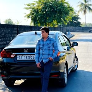 Meet your Posher, Harshil